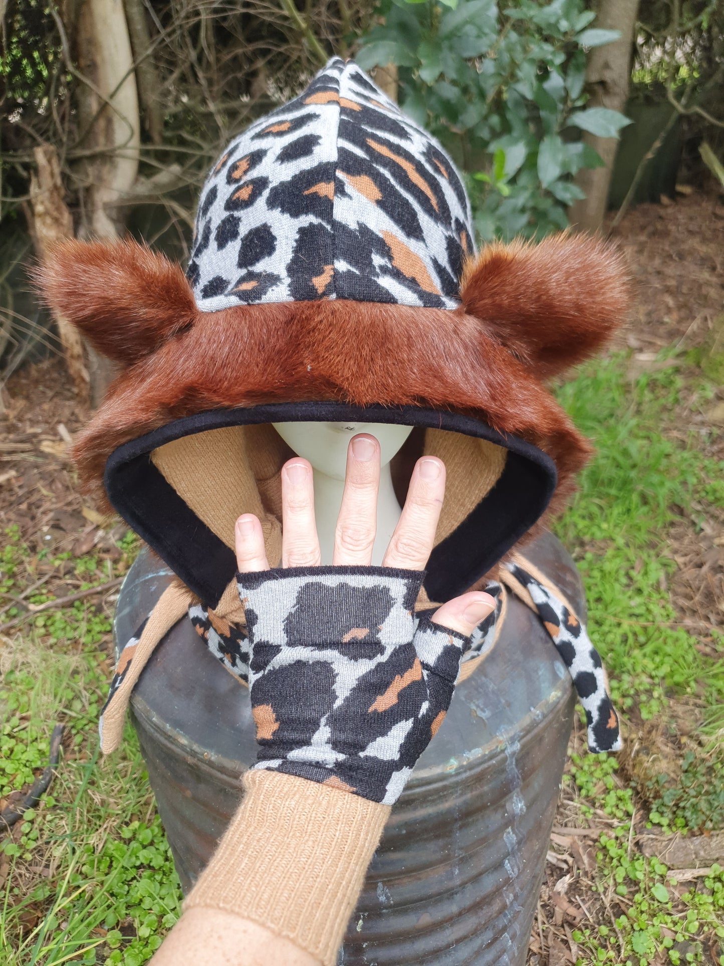 Vintage fur Hood and Glove set