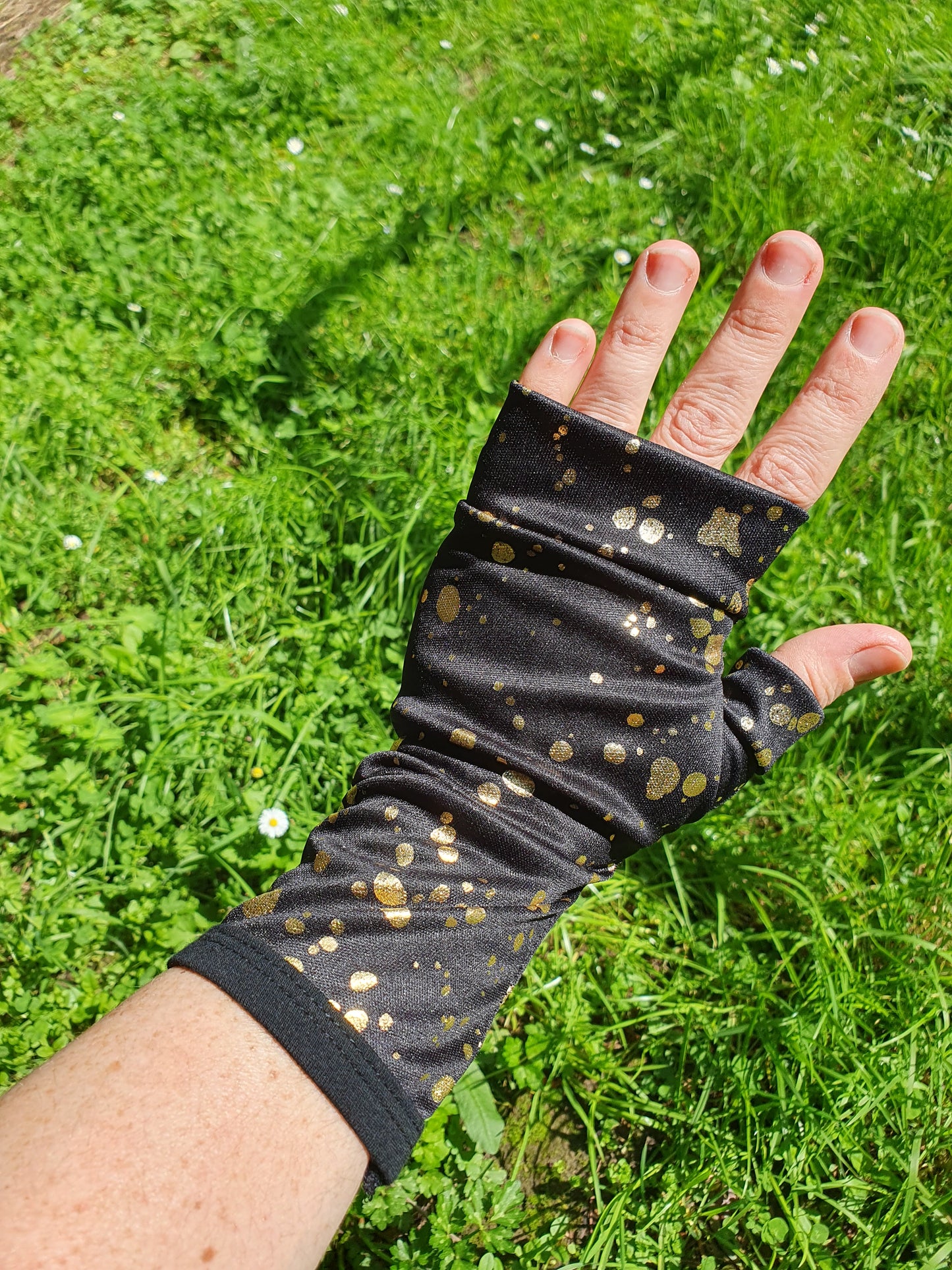 Black & Gold polyester Fingerless Gloves