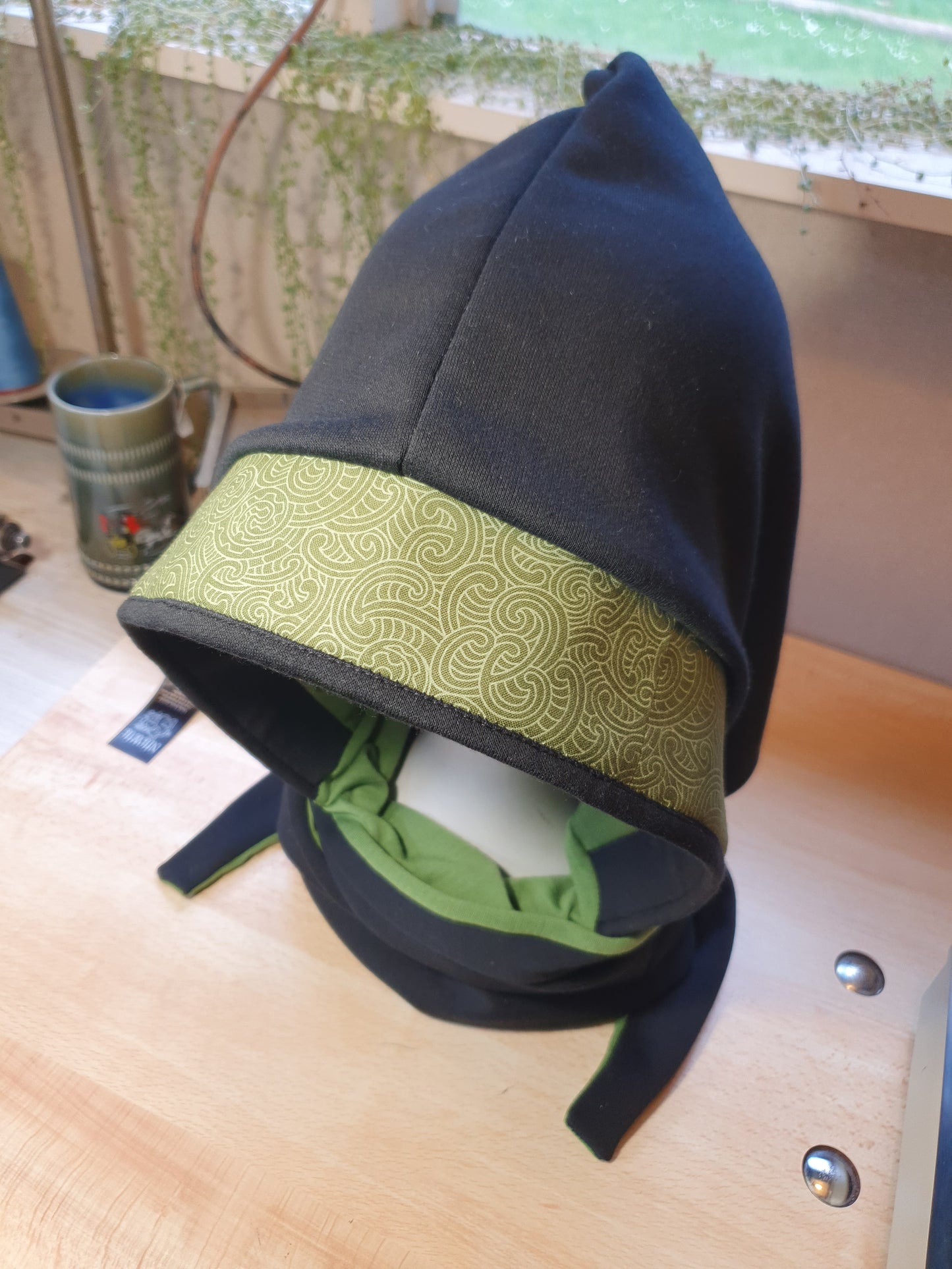 Mossy Green Kōwhaiwhai Trim, Merino Lined Hooded Scarf