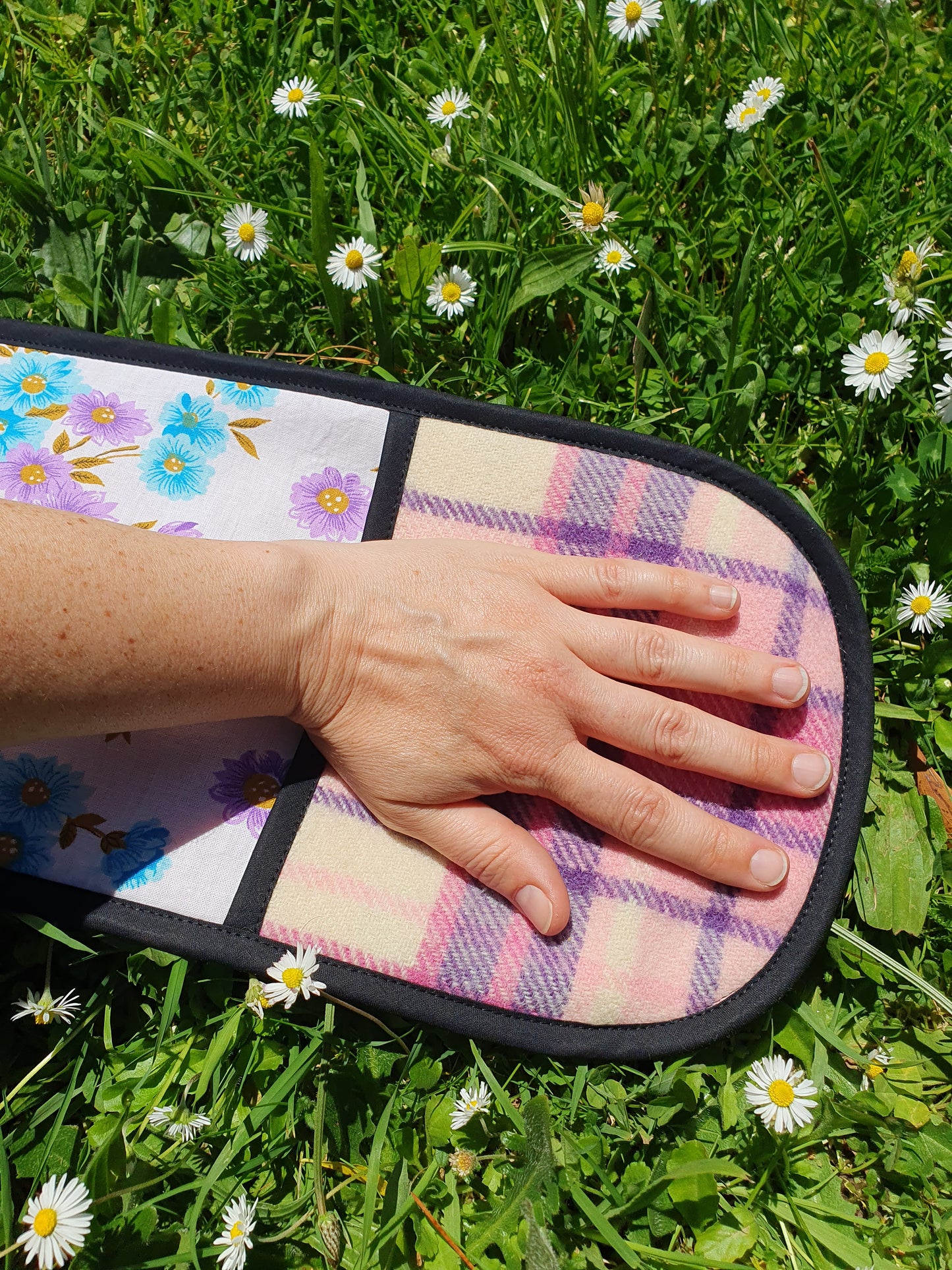 XL Oven mitt. Purple and pink