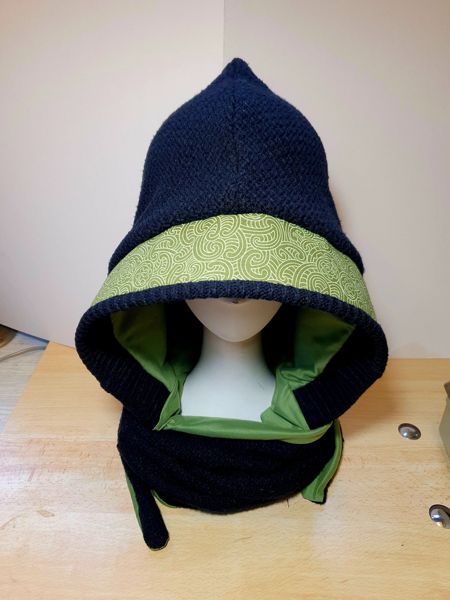 Reversible Pango Kakariki Kōwhaiwhai Hooded scarf