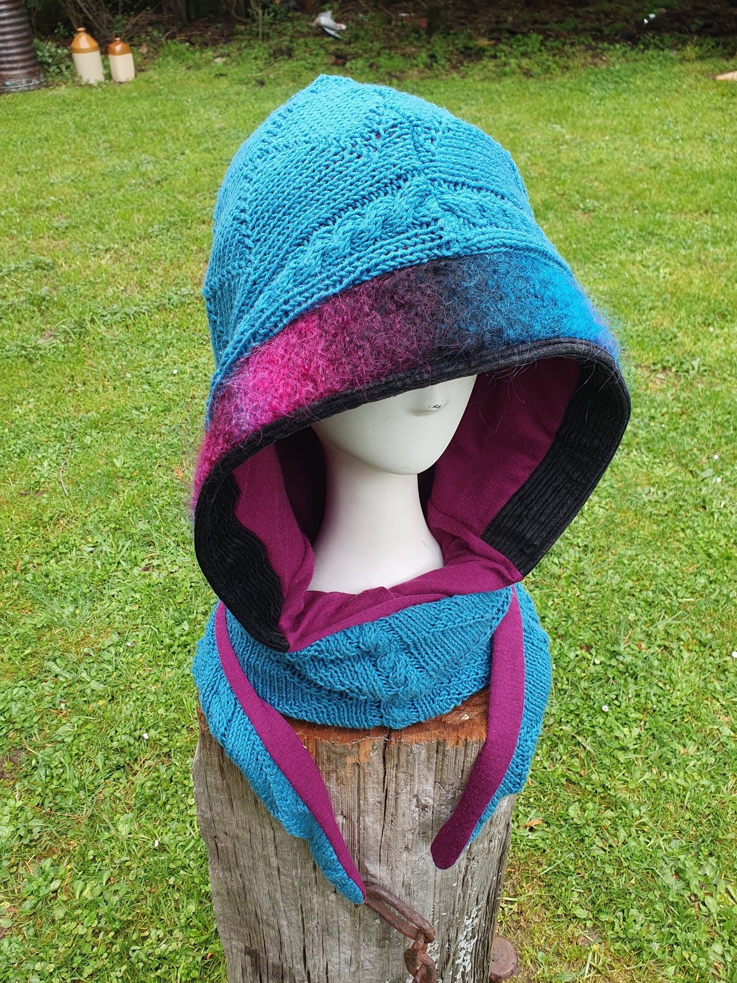 Azure blue cotton, dark fuchsia pink merino, black and mohair