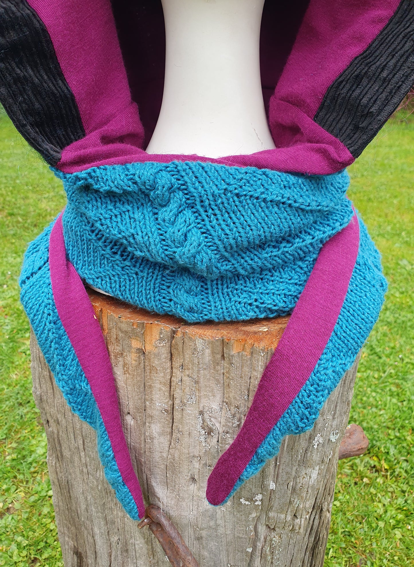 Azure blue cotton, dark fuchsia pink merino, black and mohair