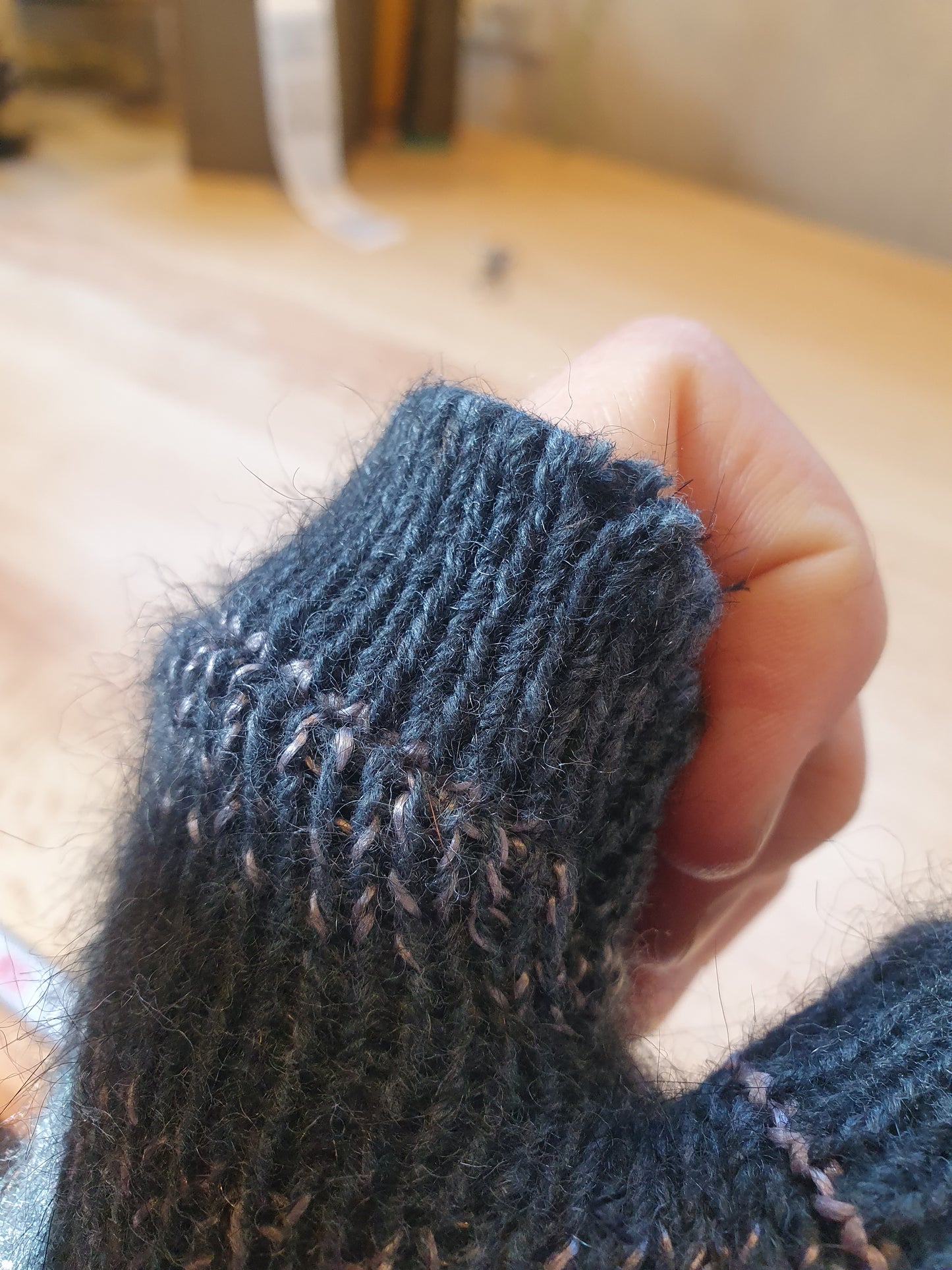 Merino possum gloves (defect)