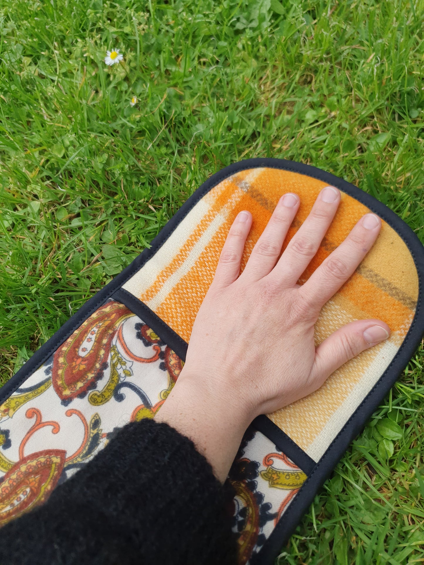 XL Orange oven mitt