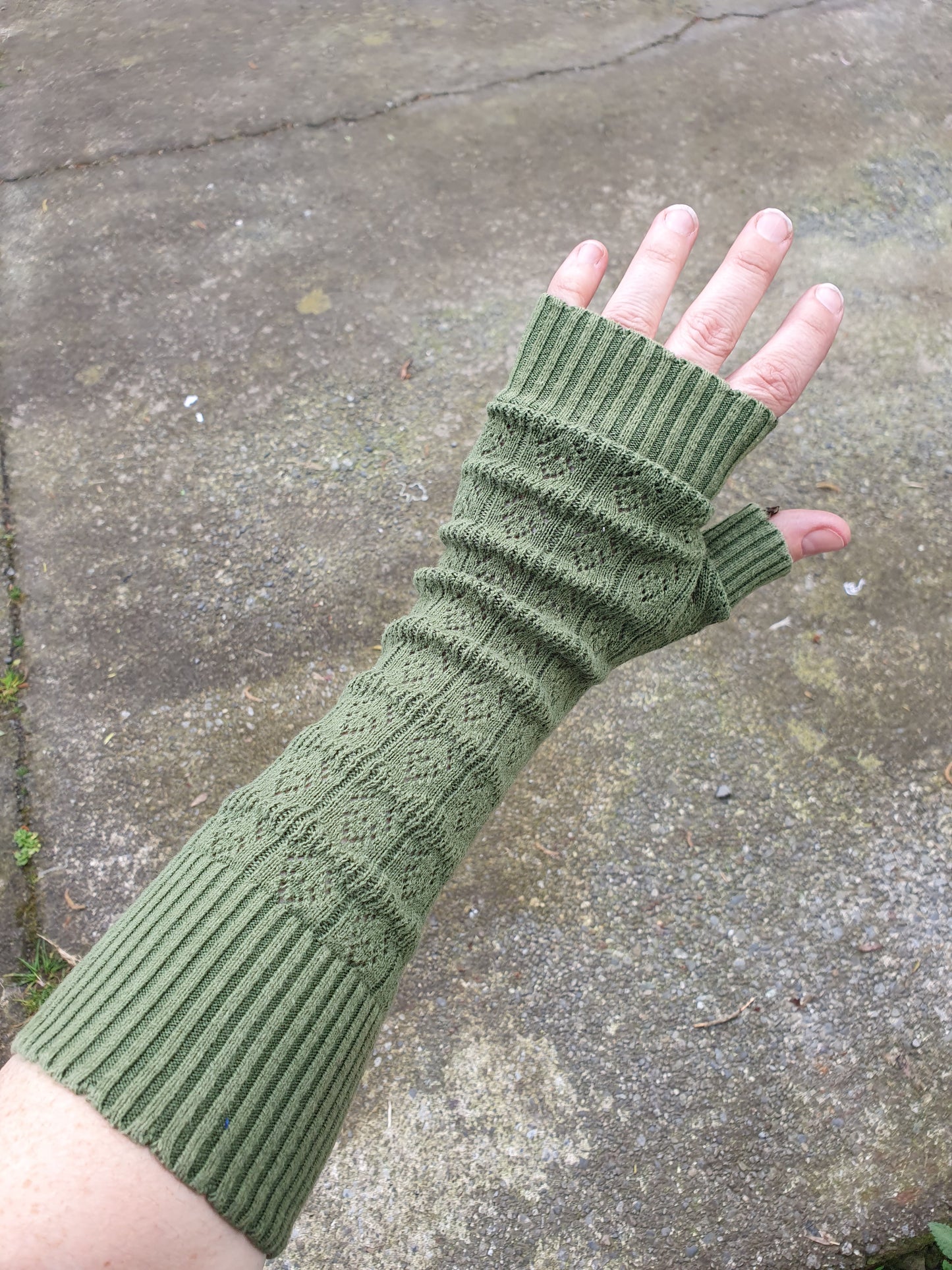 Long fingerless gloves