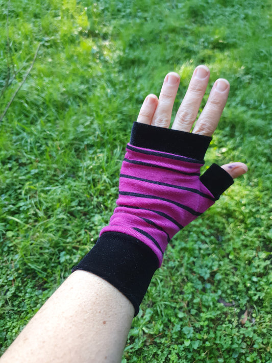 Fuchsia and black Fingerless Gloves
