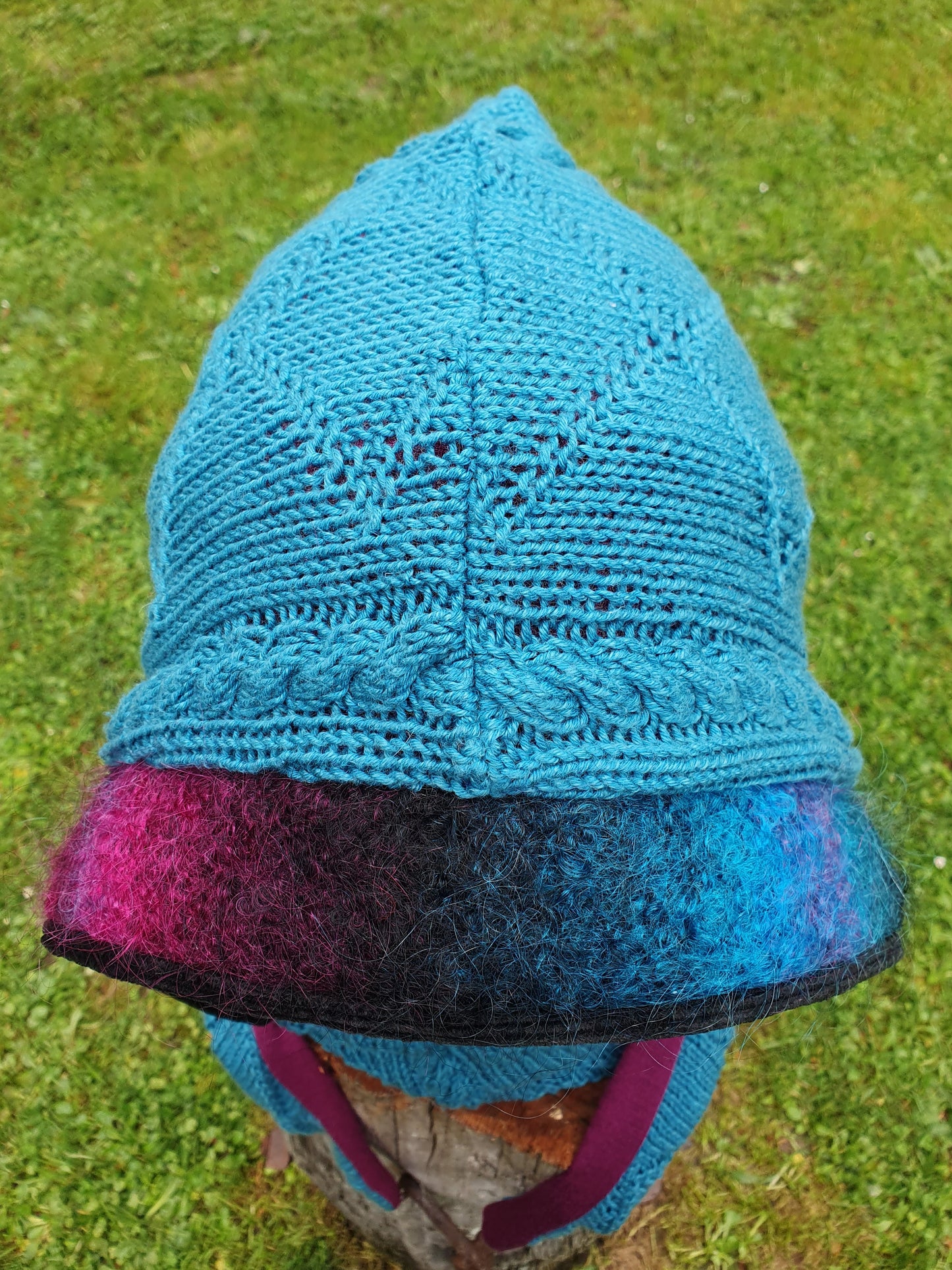 Azure blue cotton, dark fuchsia pink merino, black and mohair