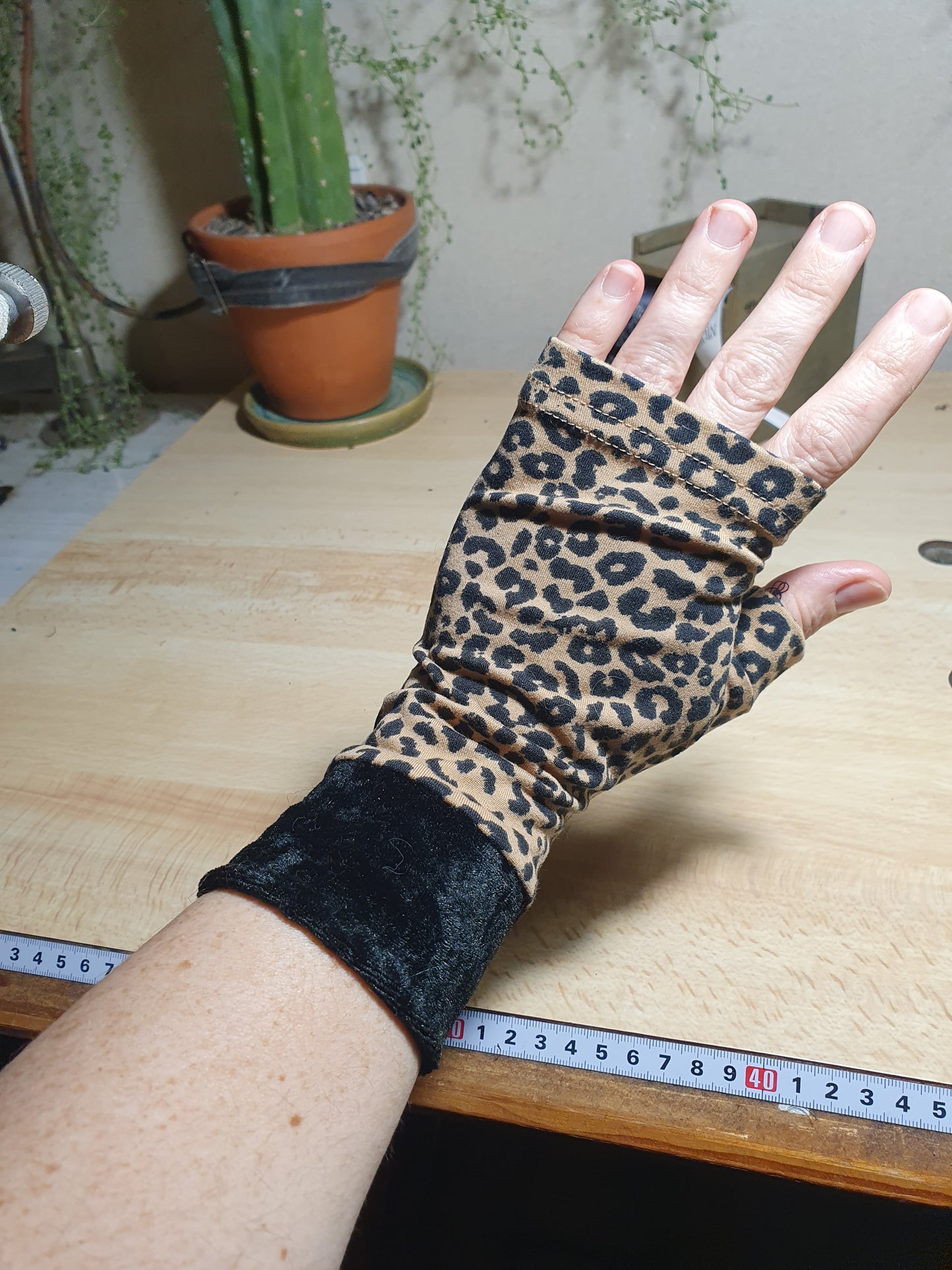 Leopard gloves