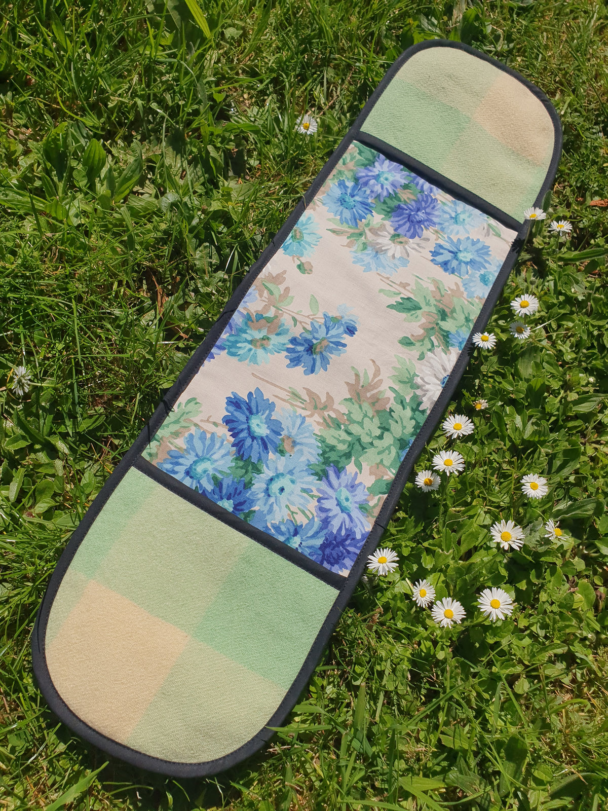 XxL Oven Mitt Minty Green with Blue Daisies
